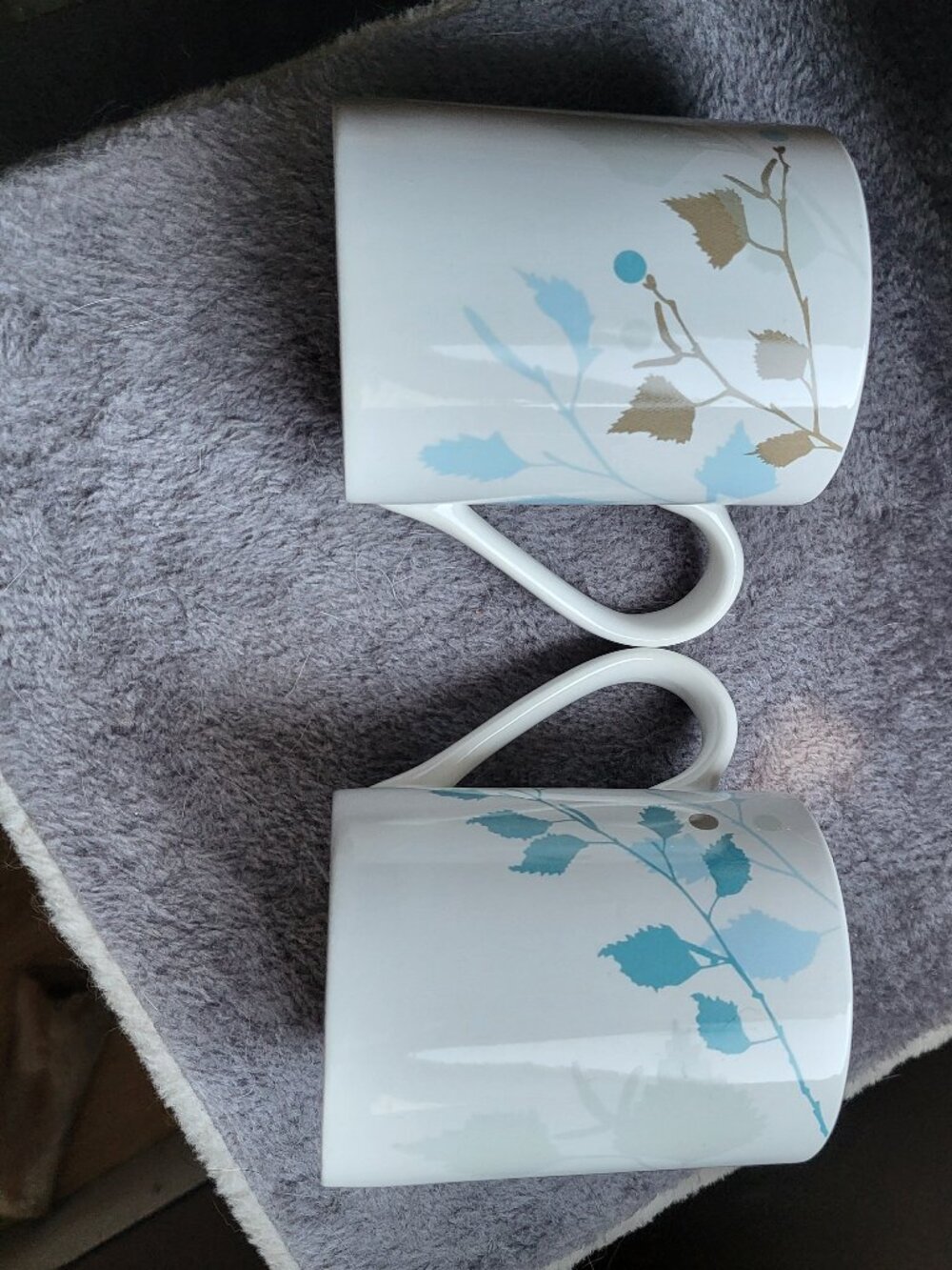 Corelle Coordinates Leaves brown and blue stoneware mugs set of 2 GUC SEE PICS